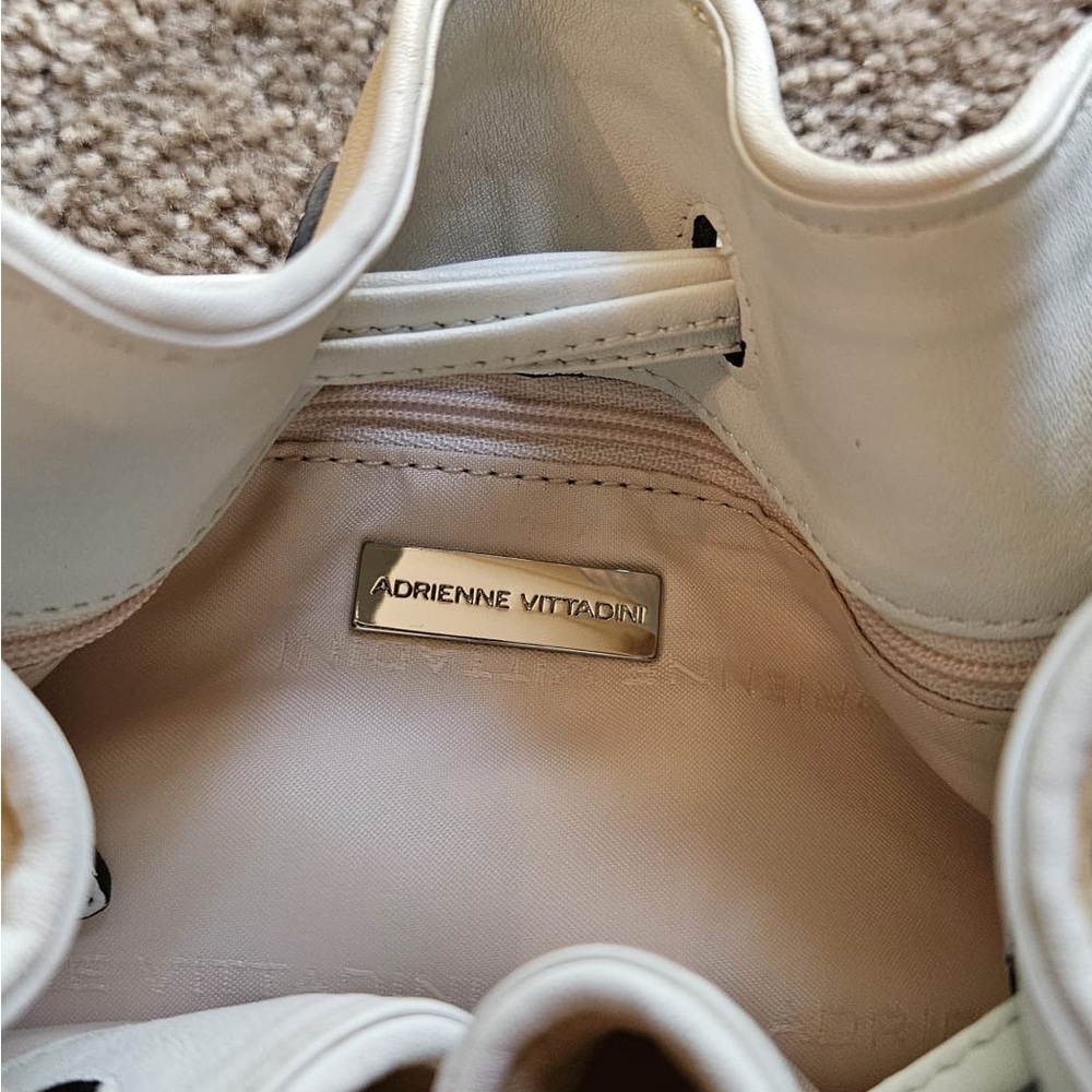 Adrienne Vittadini - Beige w/white